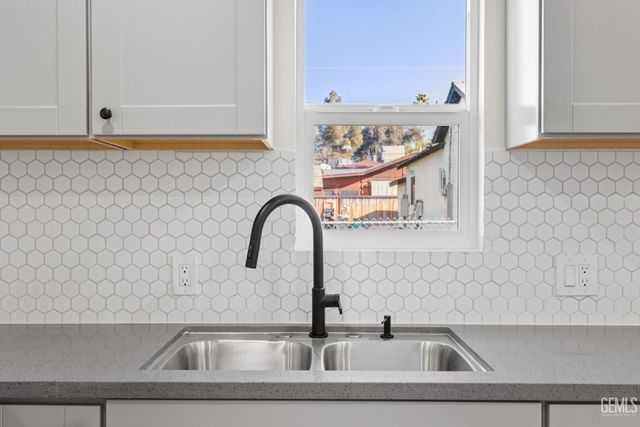 409 jane st, Bakersfield, CA 93306