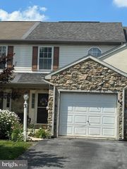121 MOORLAND CT, Lititz, PA 17543