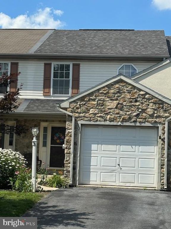 121 MOORLAND CT, Lititz, PA 17543