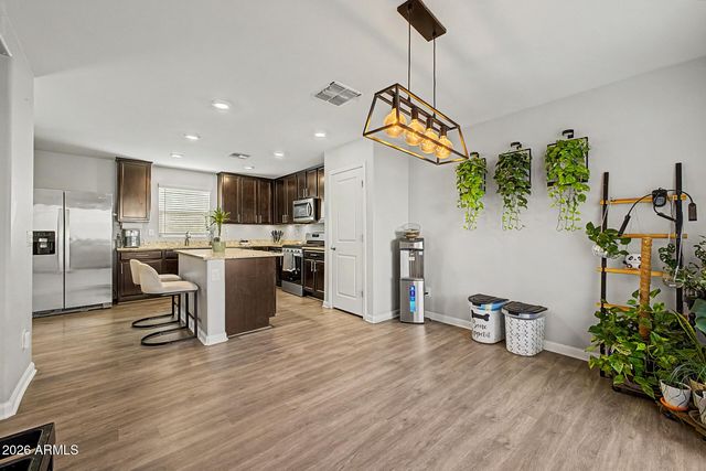 8037 W AGORA Lane, Phoenix, AZ 85043