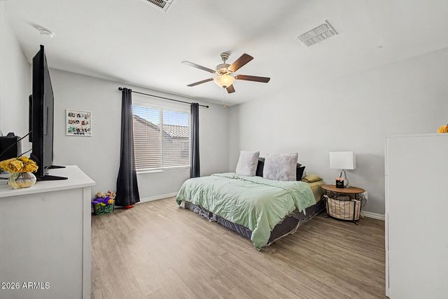 8037 W AGORA Lane, Phoenix, AZ 85043