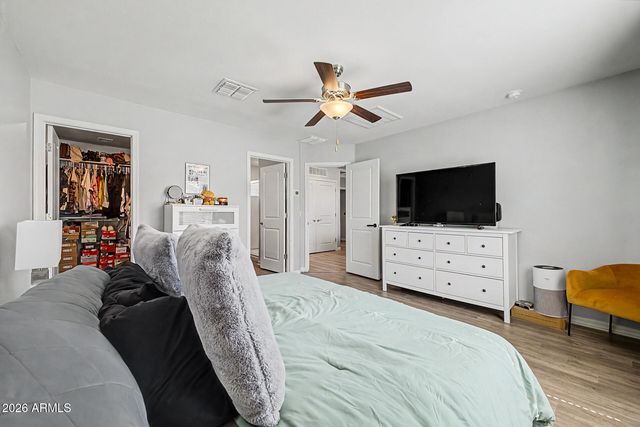 8037 W AGORA Lane, Phoenix, AZ 85043