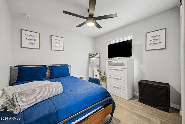 8037 W AGORA Lane, Phoenix, AZ 85043