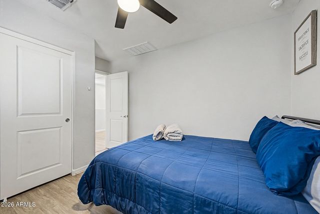 8037 W AGORA Lane, Phoenix, AZ 85043