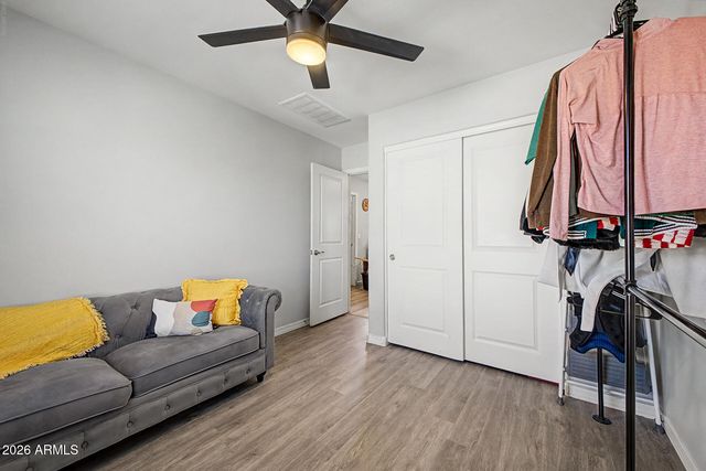 8037 W AGORA Lane, Phoenix, AZ 85043
