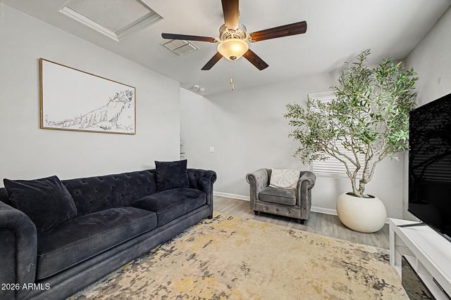 8037 W AGORA Lane, Phoenix, AZ 85043
