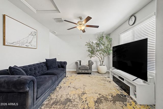 8037 W AGORA Lane, Phoenix, AZ 85043