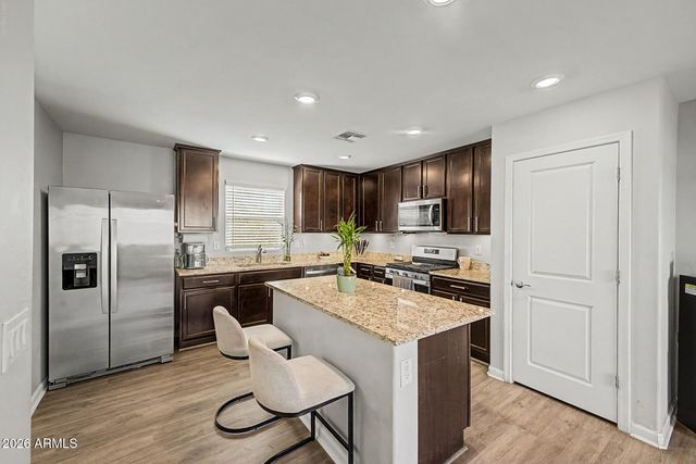 8037 W AGORA Lane, Phoenix, AZ 85043