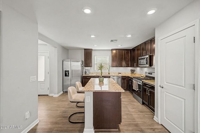 8037 W AGORA Lane, Phoenix, AZ 85043