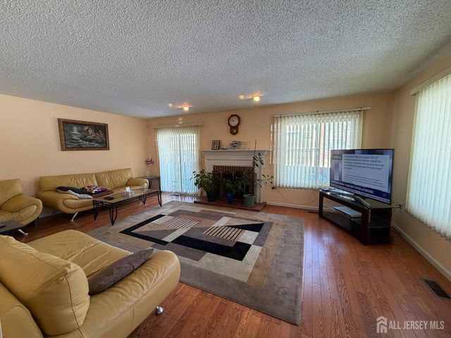 76 Regal Drive, South Brunswick, NJ 08852