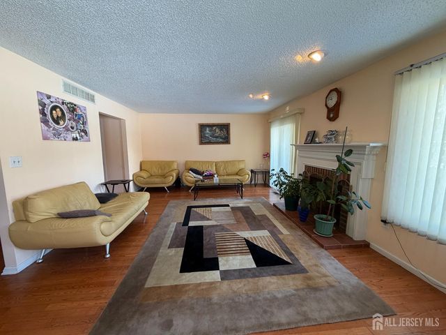 76 Regal Drive, South Brunswick, NJ 08852