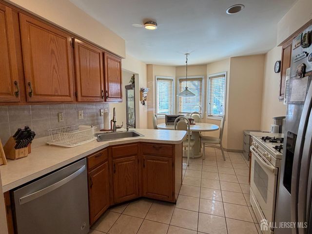 76 Regal Drive, South Brunswick, NJ 08852