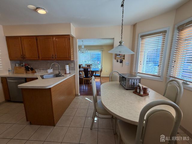 76 Regal Drive, South Brunswick, NJ 08852