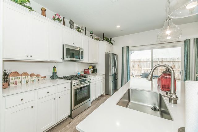 1039 Horizon Drive W, Madera, CA 93636