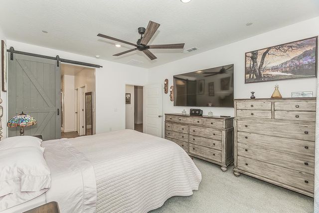 1039 Horizon Drive W, Madera, CA 93636