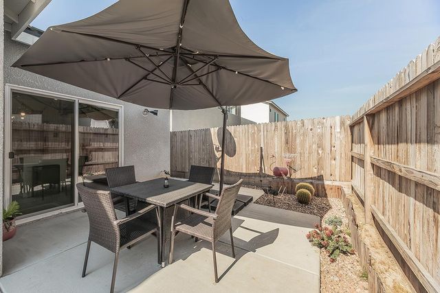 1039 Horizon Drive W, Madera, CA 93636