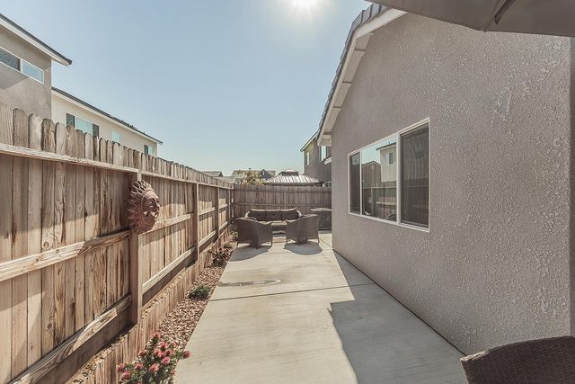 1039 Horizon Drive W, Madera, CA 93636