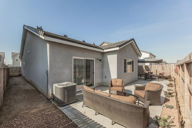 1039 Horizon Drive W, Madera, CA 93636