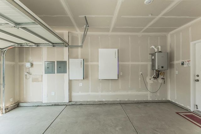 1039 Horizon Drive W, Madera, CA 93636