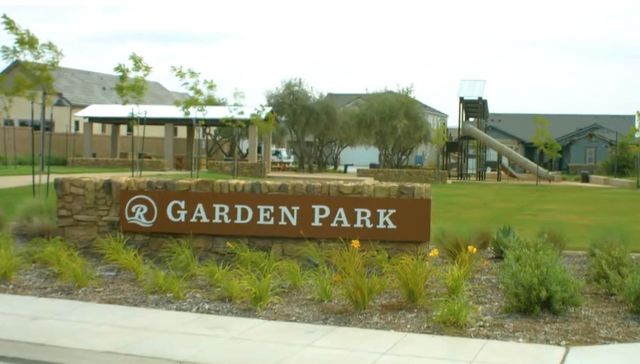 1039 Horizon Drive W, Madera, CA 93636