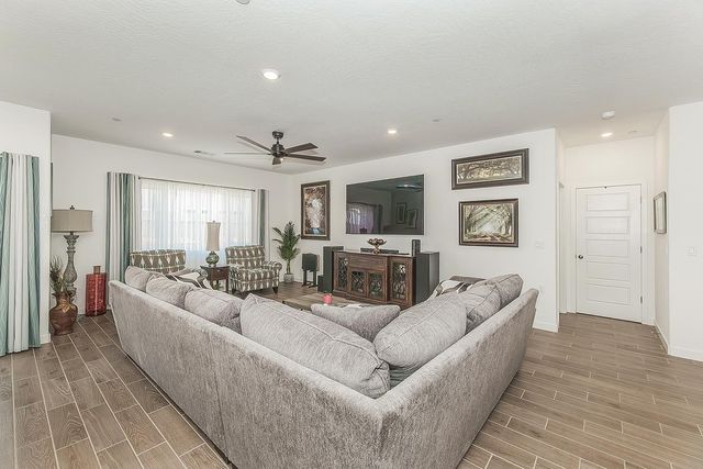 1039 Horizon Drive W, Madera, CA 93636