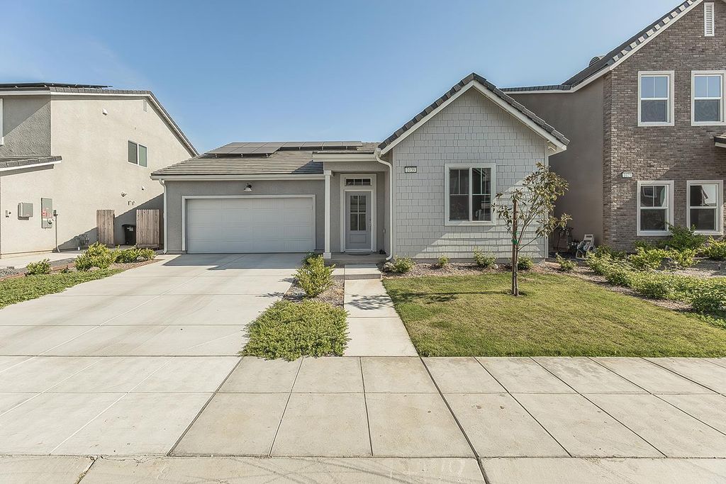 1039 Horizon Drive W, Madera, CA 93636