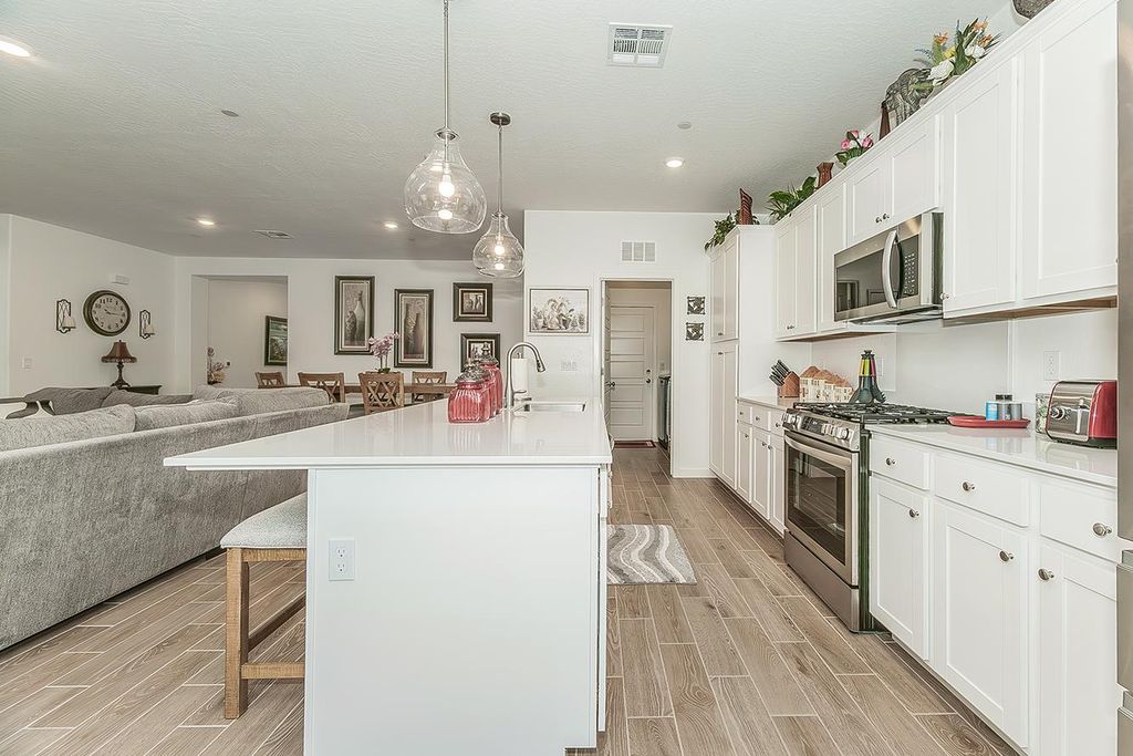 Image 15 of property listing at 1039 Horizon Drive W, Madera, CA 93636