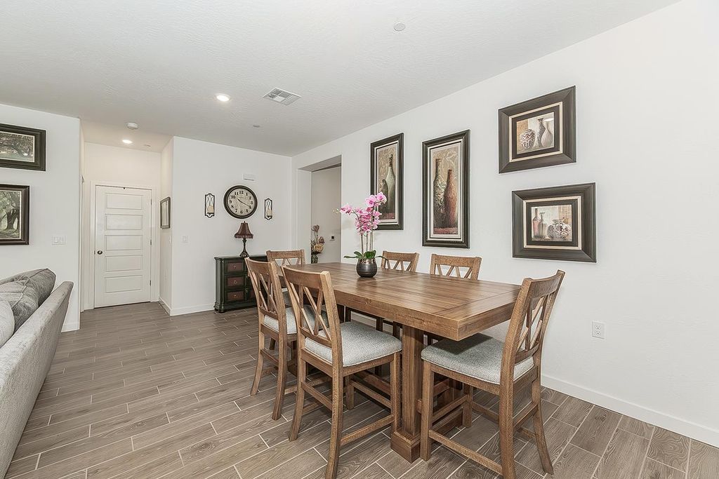 Image 16 of property listing at 1039 Horizon Drive W, Madera, CA 93636