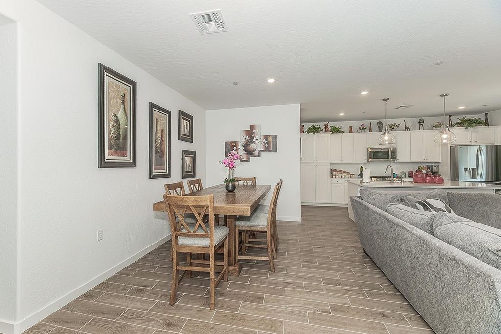 Image 17 of property listing at 1039 Horizon Drive W, Madera, CA 93636