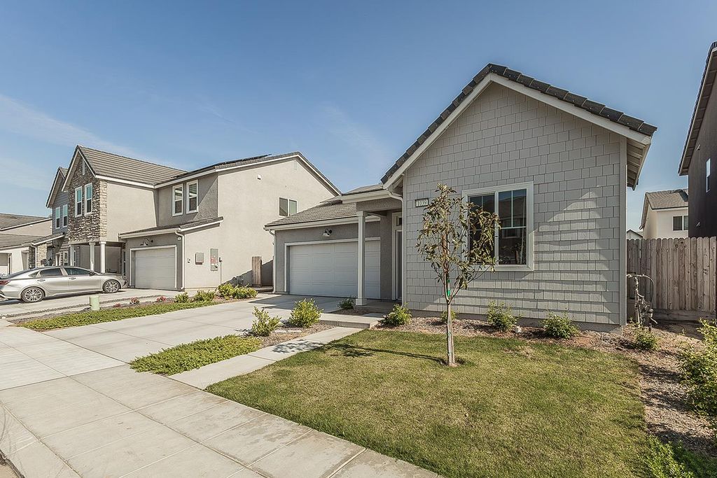 Image 2 of property listing at 1039 Horizon Drive W, Madera, CA 93636