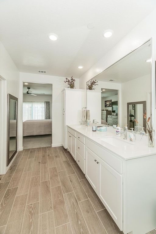 Image 23 of property listing at 1039 Horizon Drive W, Madera, CA 93636