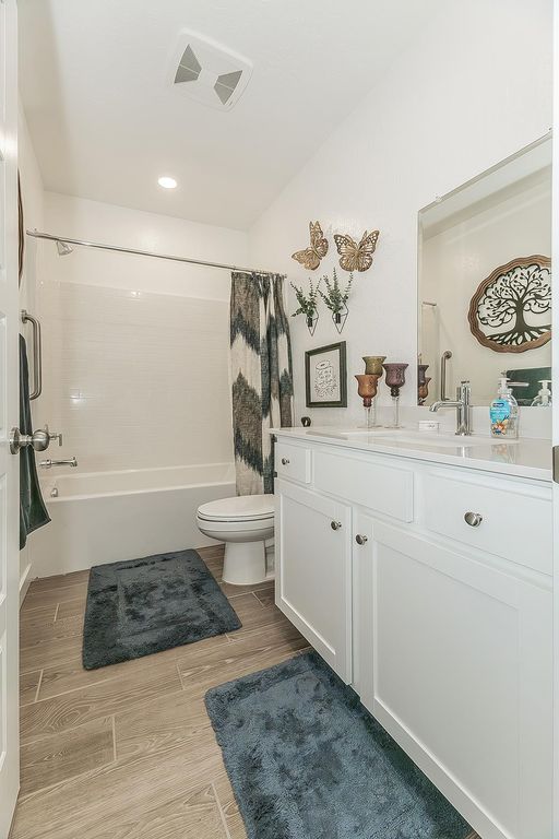 Image 25 of property listing at 1039 Horizon Drive W, Madera, CA 93636