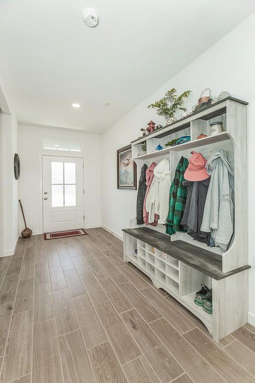 Image 3 of property listing at 1039 Horizon Drive W, Madera, CA 93636