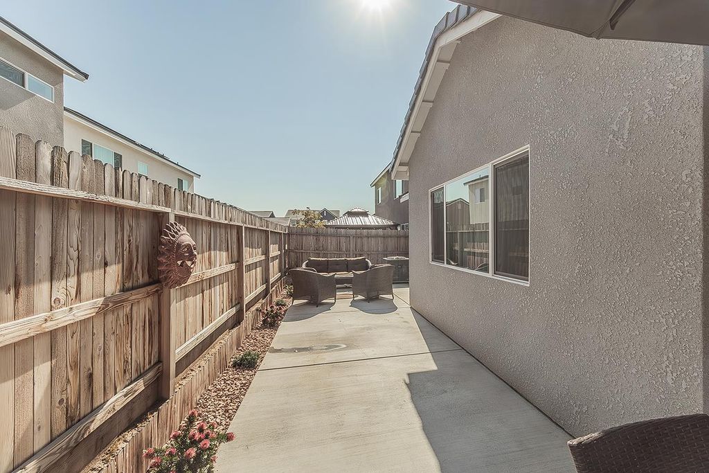 Image 30 of property listing at 1039 Horizon Drive W, Madera, CA 93636