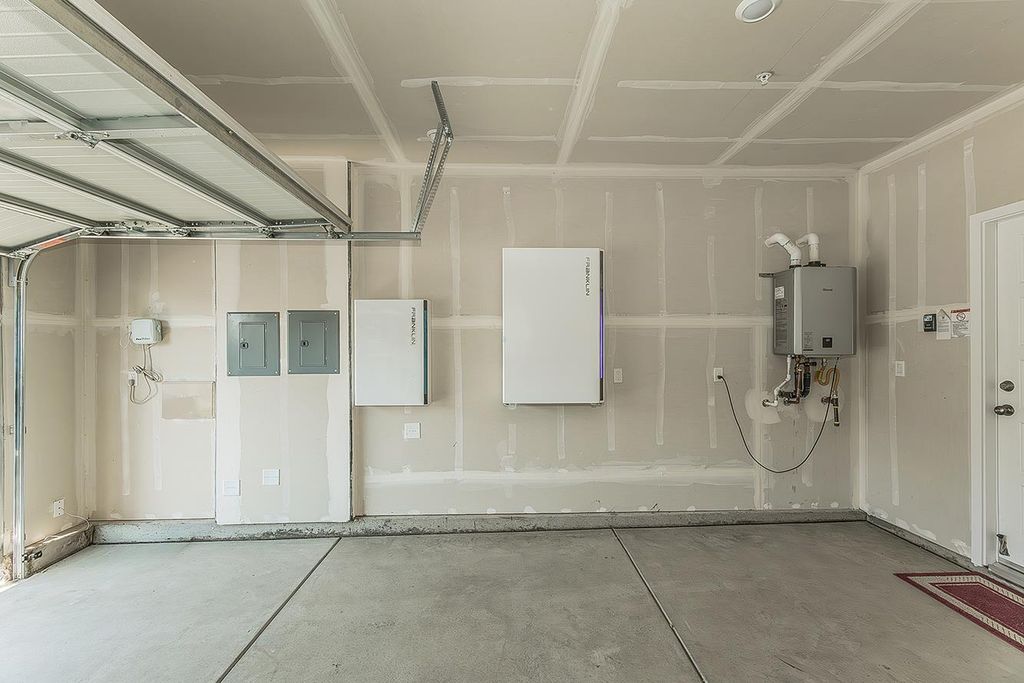 Image 33 of property listing at 1039 Horizon Drive W, Madera, CA 93636