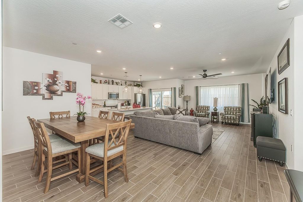 Image 5 of property listing at 1039 Horizon Drive W, Madera, CA 93636