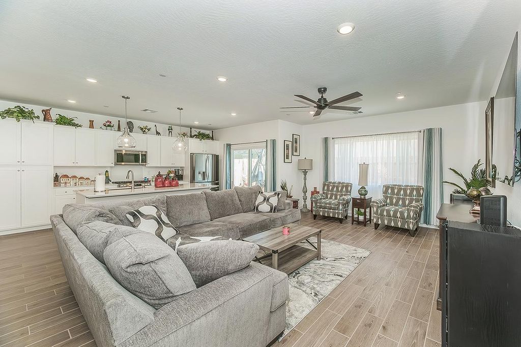 Image 6 of property listing at 1039 Horizon Drive W, Madera, CA 93636