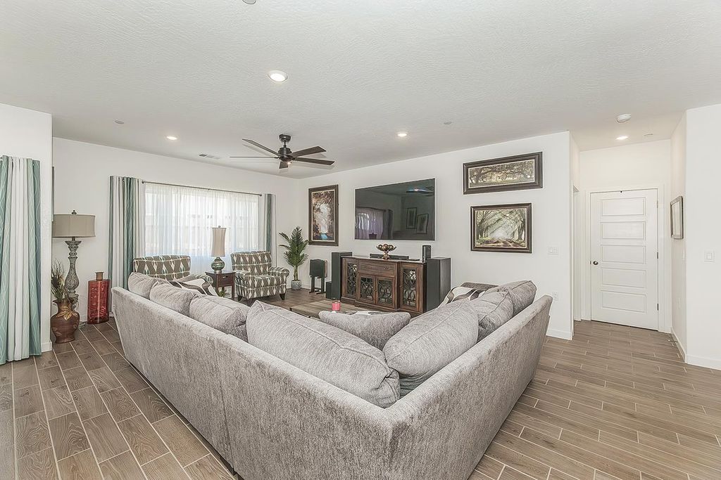 Image 7 of property listing at 1039 Horizon Drive W, Madera, CA 93636