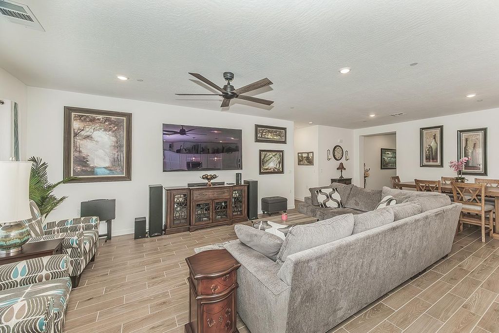 Image 8 of property listing at 1039 Horizon Drive W, Madera, CA 93636