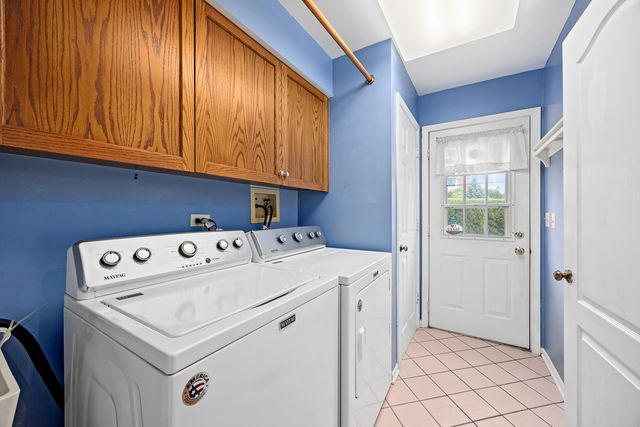 8217 Pine Bluff Court, Darien, IL 60561