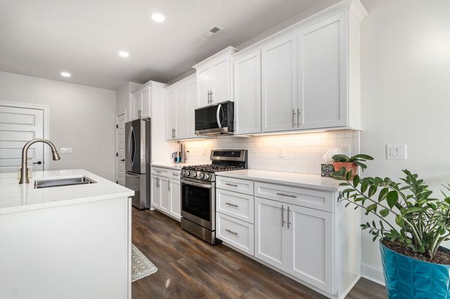 824 Brown Swiss Ct, Clarksville, TN 37043