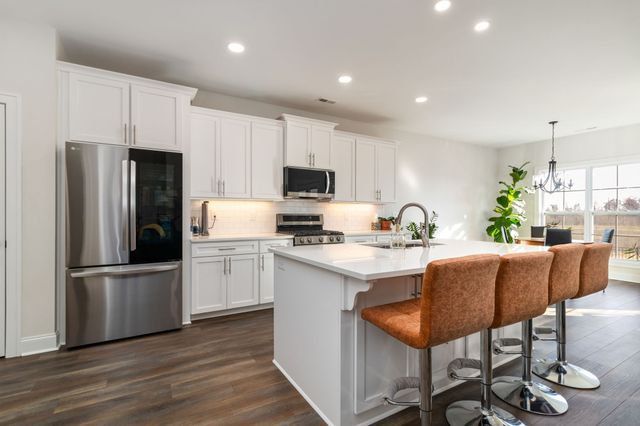 824 Brown Swiss Ct, Clarksville, TN 37043