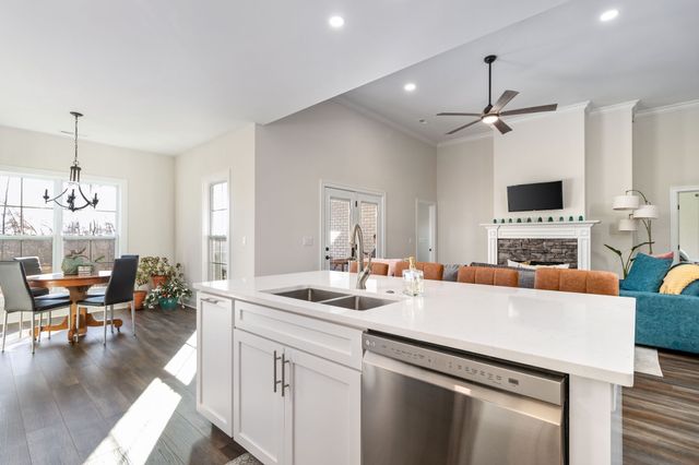 824 Brown Swiss Ct, Clarksville, TN 37043