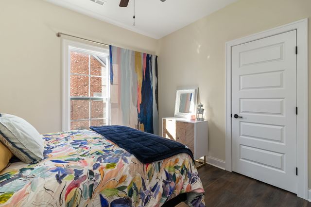 824 Brown Swiss Ct, Clarksville, TN 37043