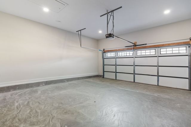 824 Brown Swiss Ct, Clarksville, TN 37043