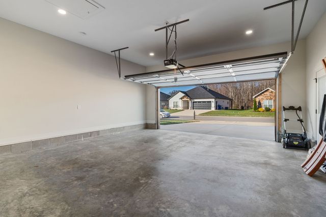824 Brown Swiss Ct, Clarksville, TN 37043