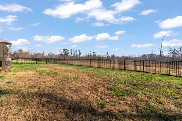 824 Brown Swiss Ct, Clarksville, TN 37043