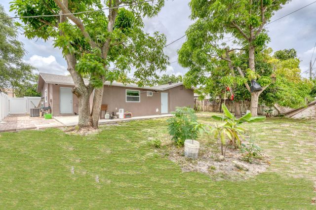 9696 SW 1st Place, Boca Raton, FL 33428
