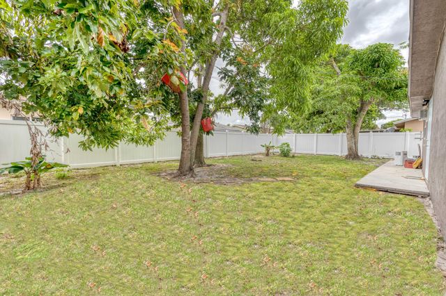 9696 SW 1st Place, Boca Raton, FL 33428