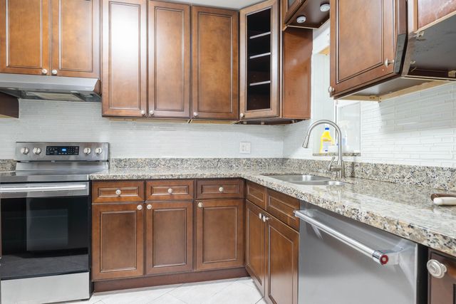 9696 SW 1st Place, Boca Raton, FL 33428